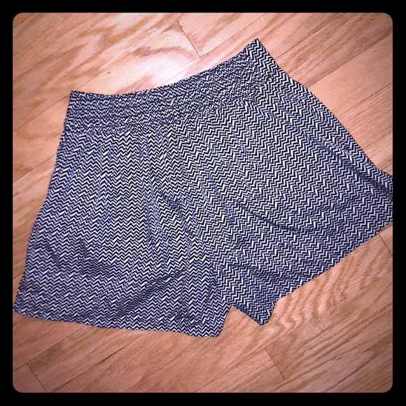 American Eagle High Rise Chevron Shorts - Picture 4 of 9